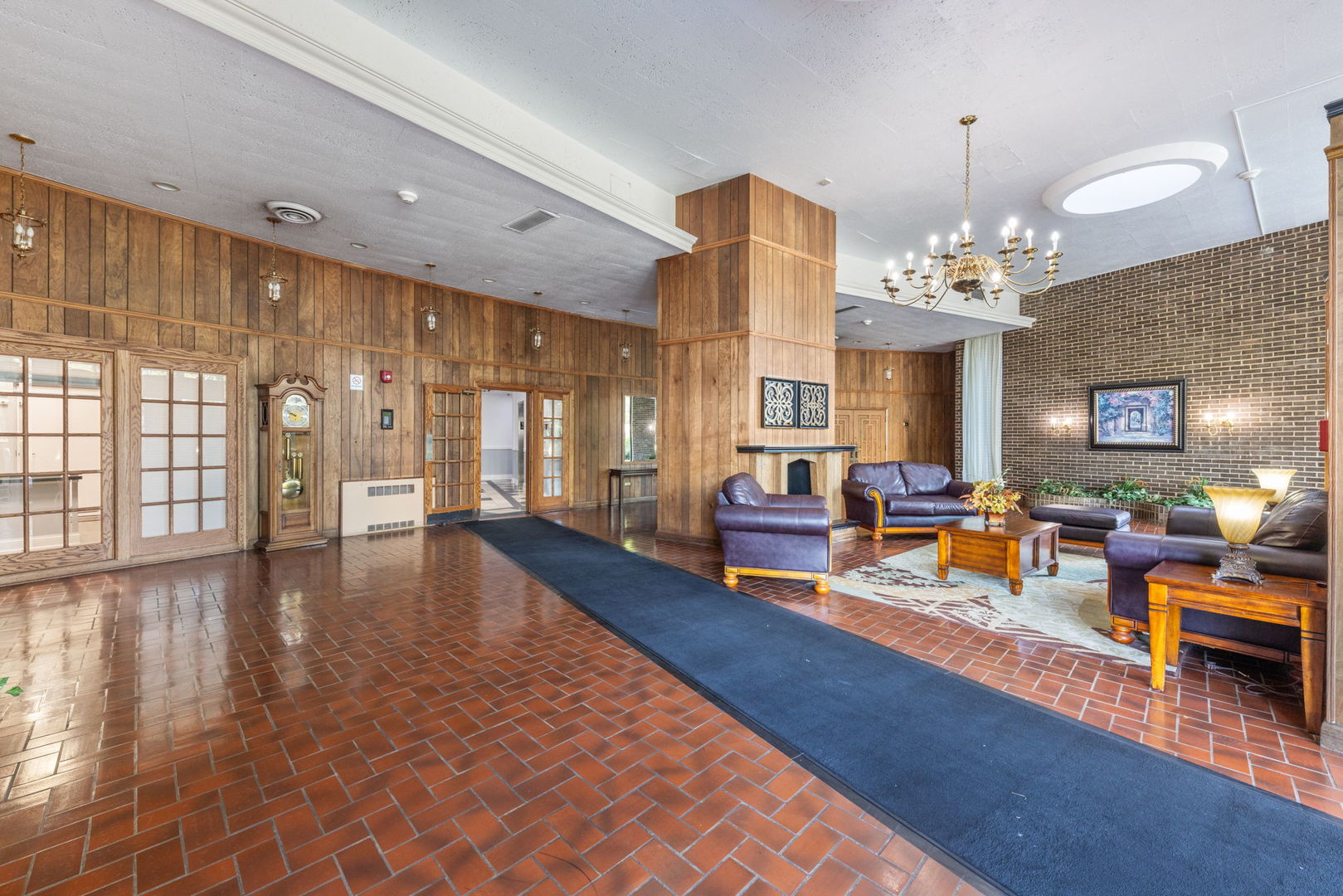 40 N Tower Road #14B, Oak Brook, IL 60523