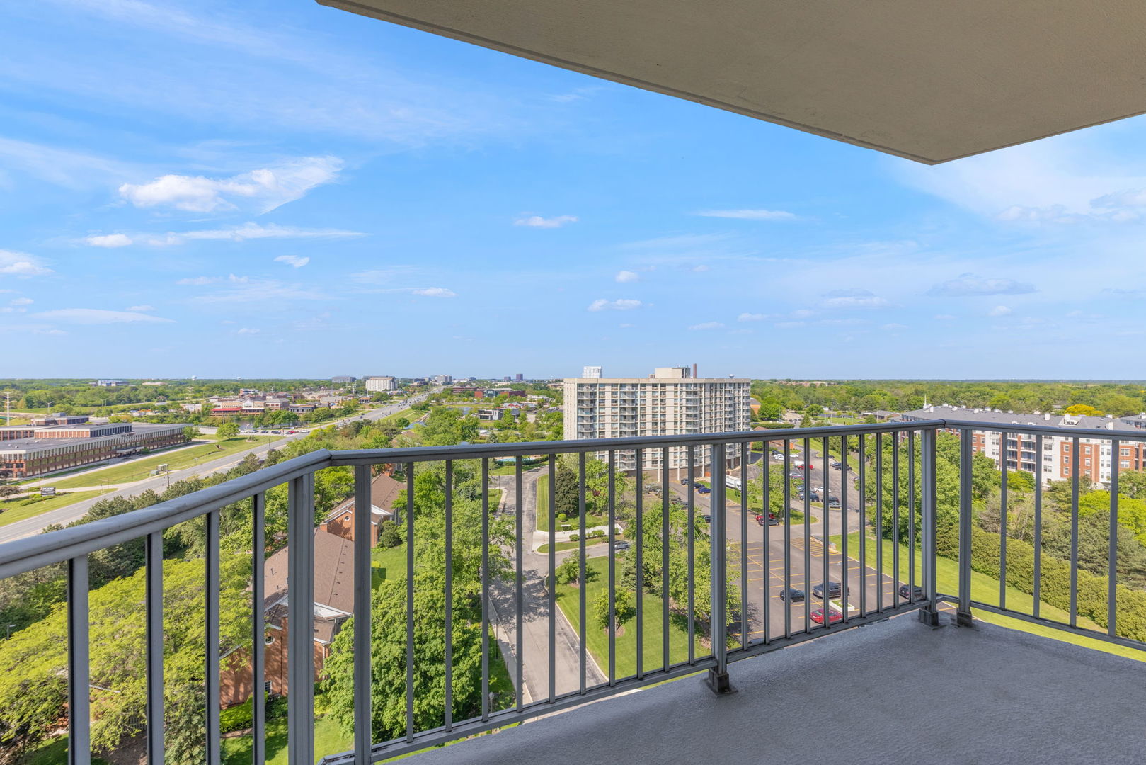 40 N Tower Road #14B, Oak Brook, IL 60523