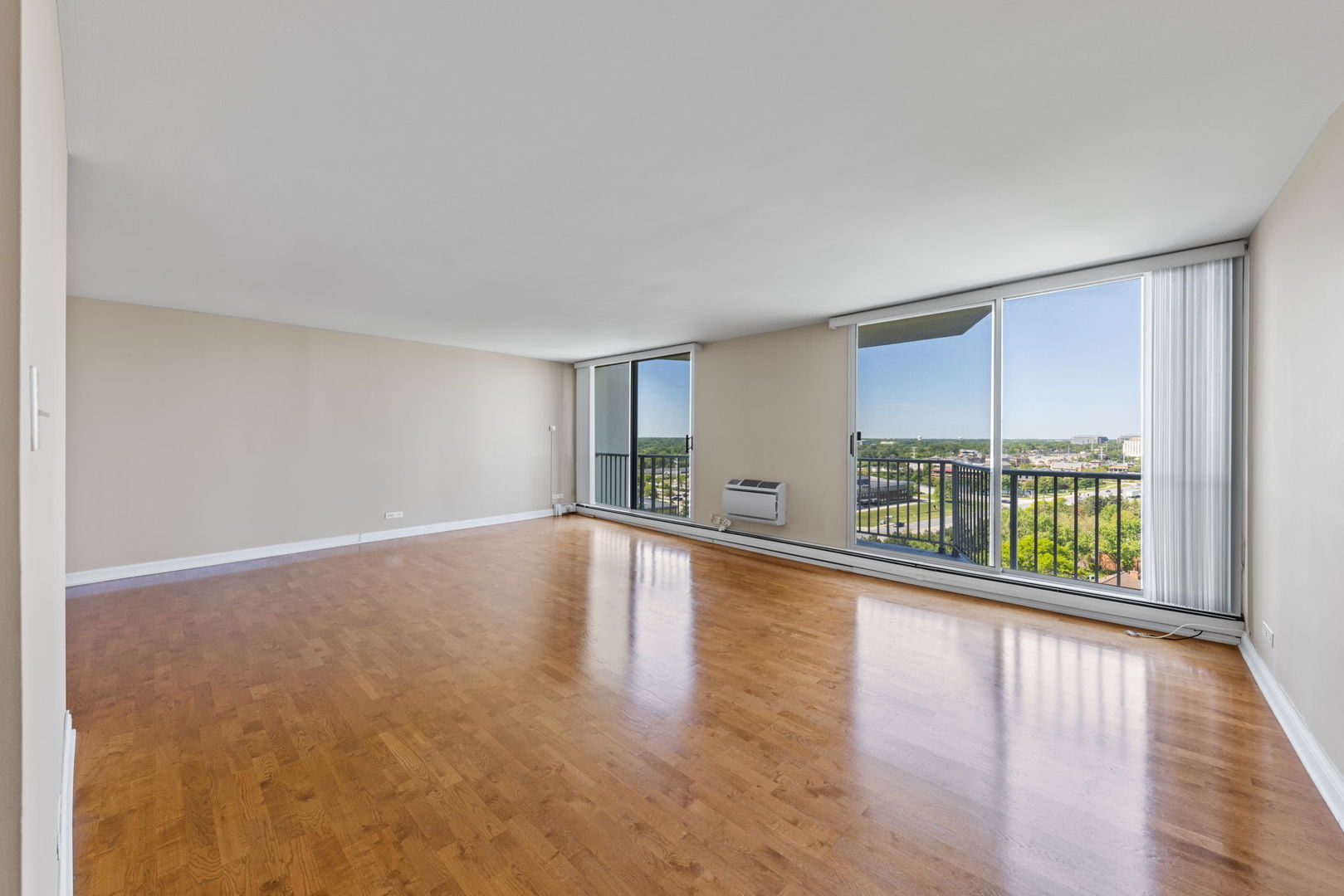 40 N Tower Road #14B, Oak Brook, IL 60523