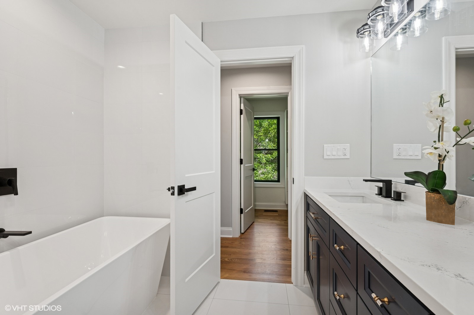 4104 W Eddy Street, Chicago, IL 60641