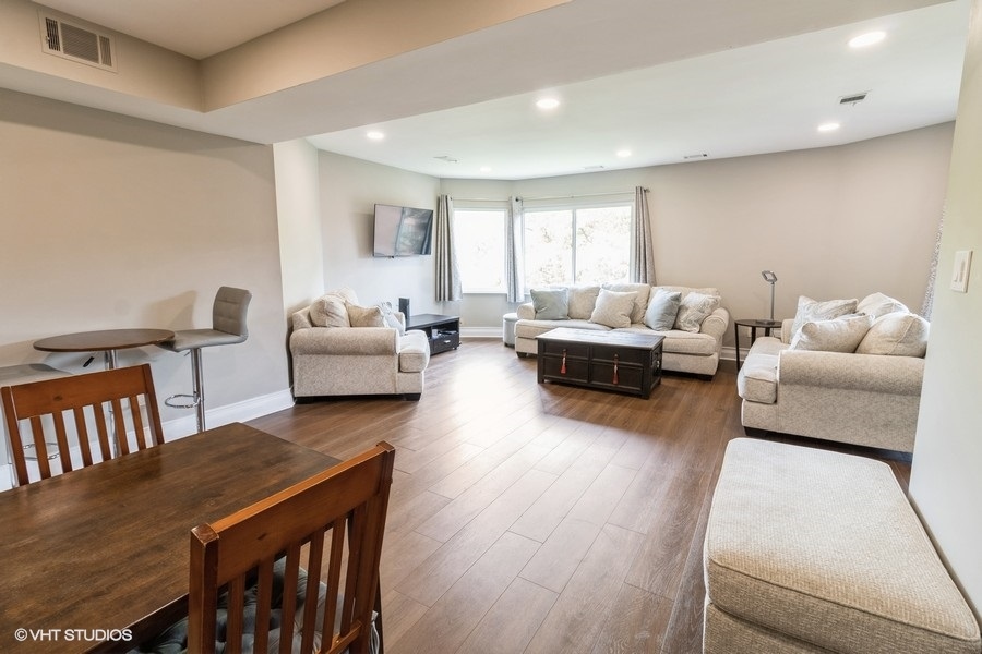 6425 Clarendon Hills Road #311, Willowbrook, IL 60527