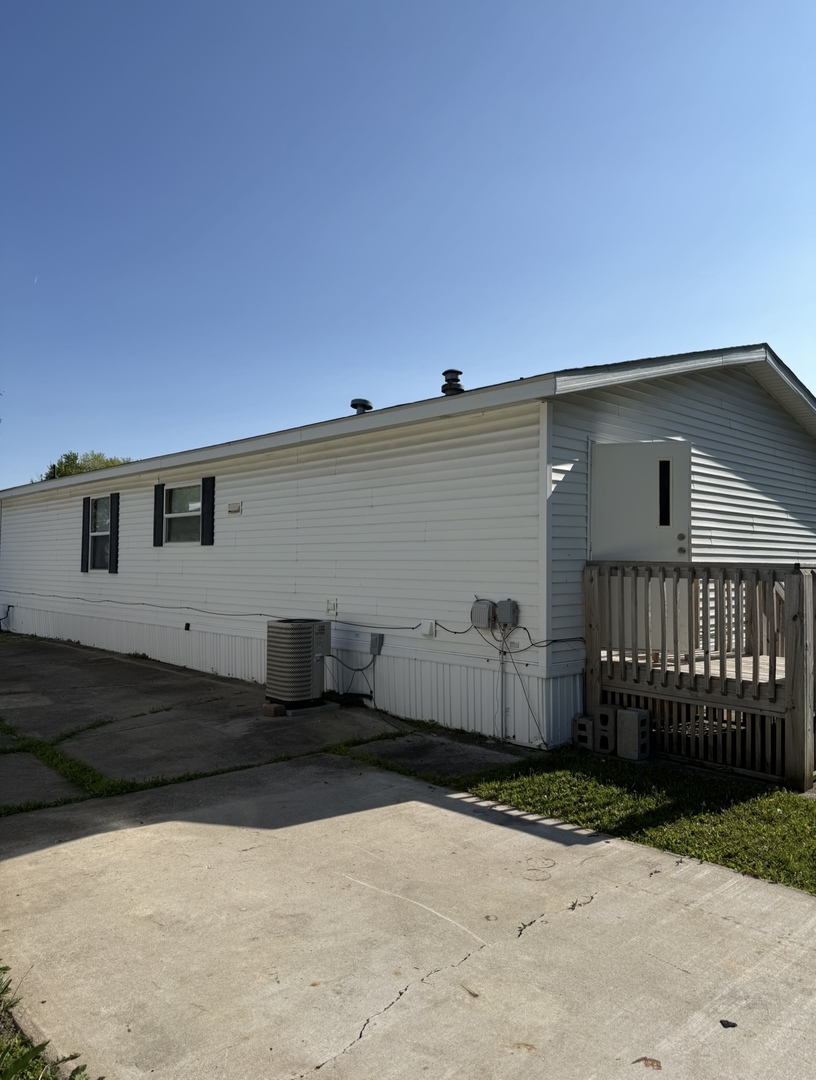 50 CANDLELIGHT Drive #50, Sauk Village, IL 60411