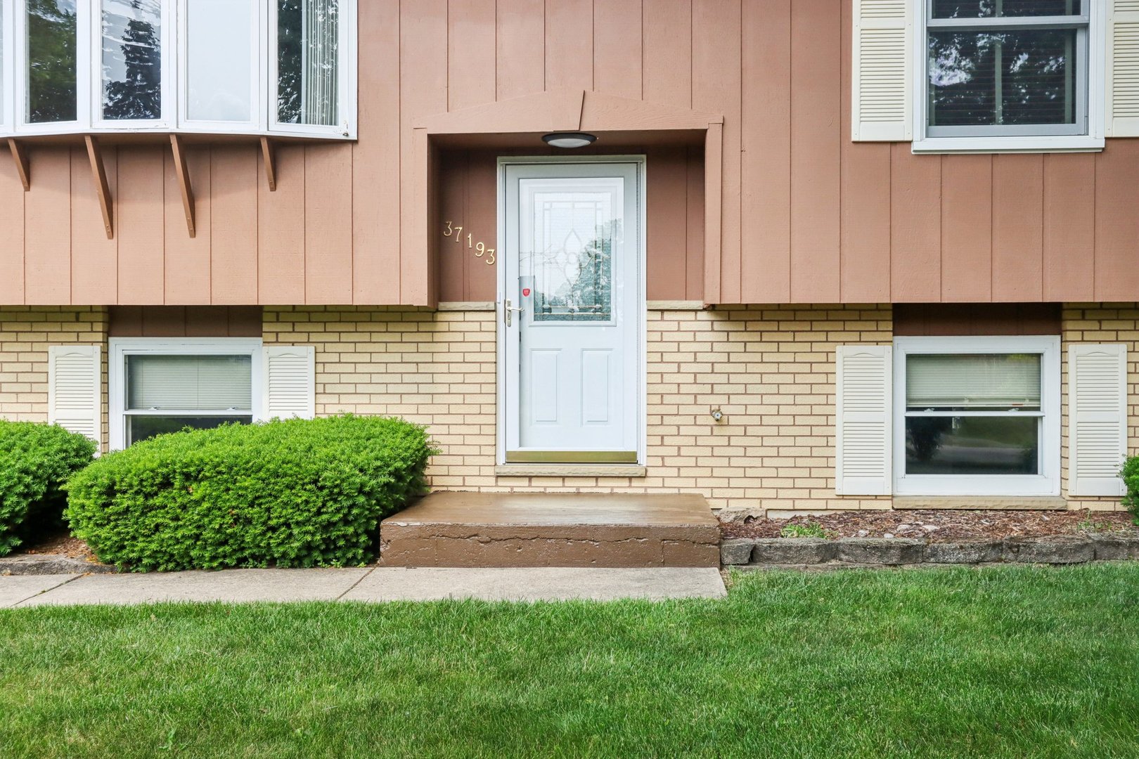 37193 N Lake Shore Drive, Lake Villa, IL 60046
