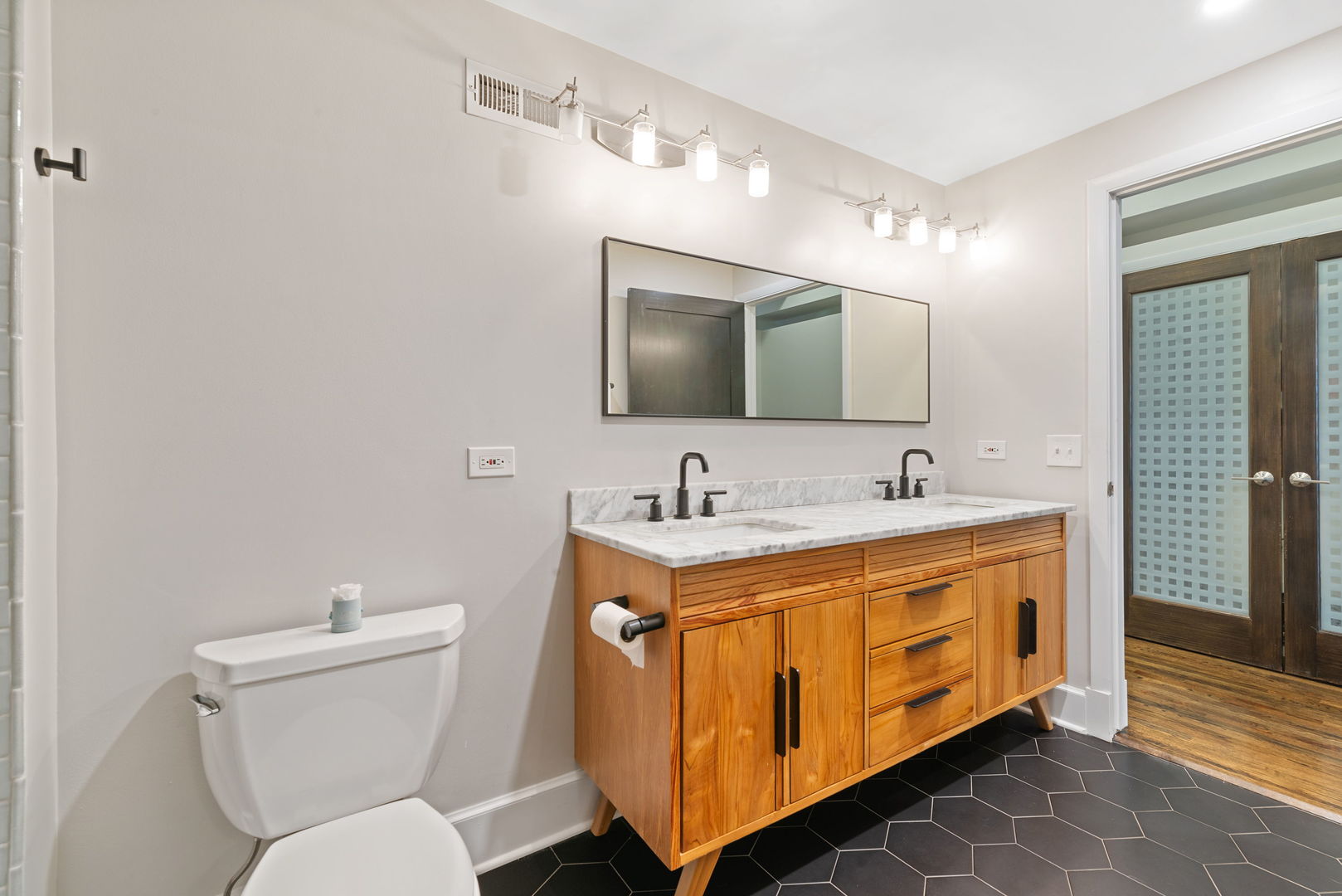 165 N Canal Street #1219, Chicago, IL 60606