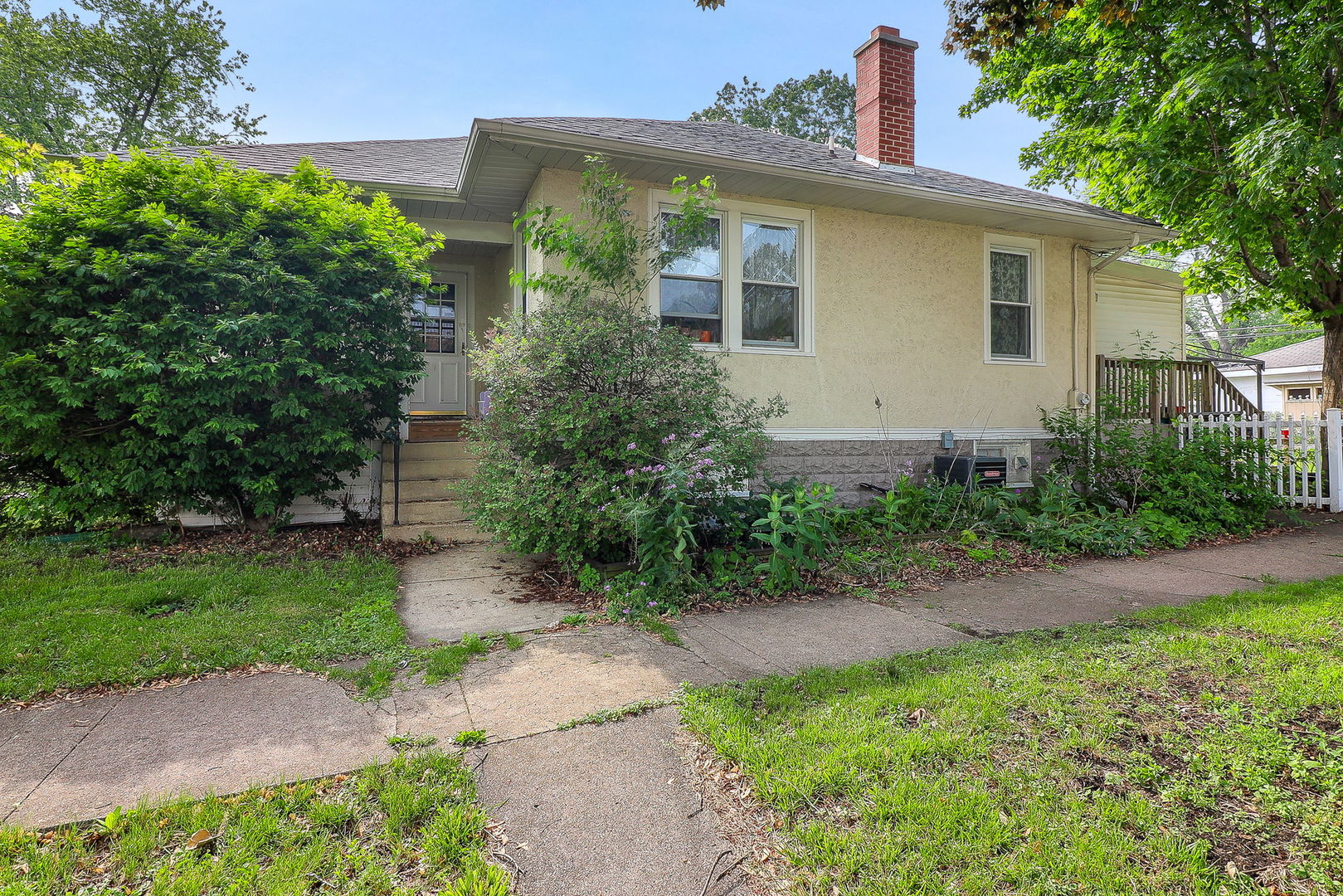 100 W Burlington Avenue, Westmont, IL 60559