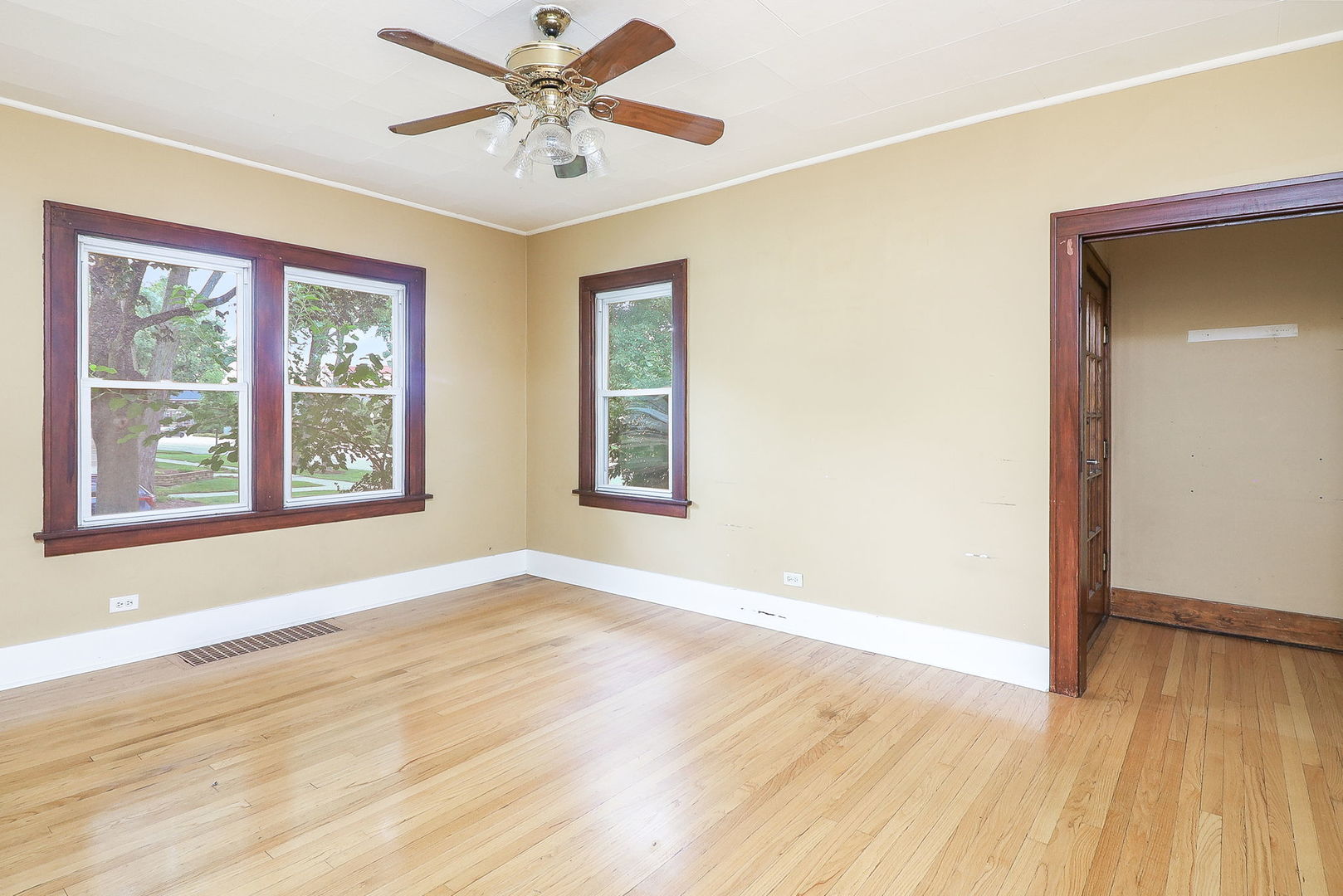 100 W Burlington Avenue, Westmont, IL 60559