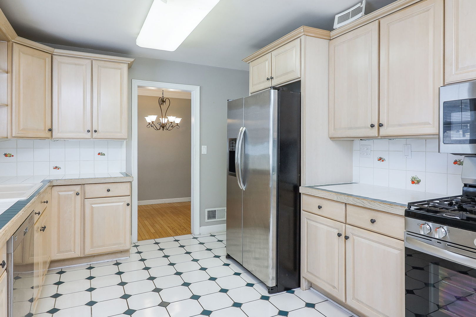 525 S Chase Street, Wheaton, IL 60187