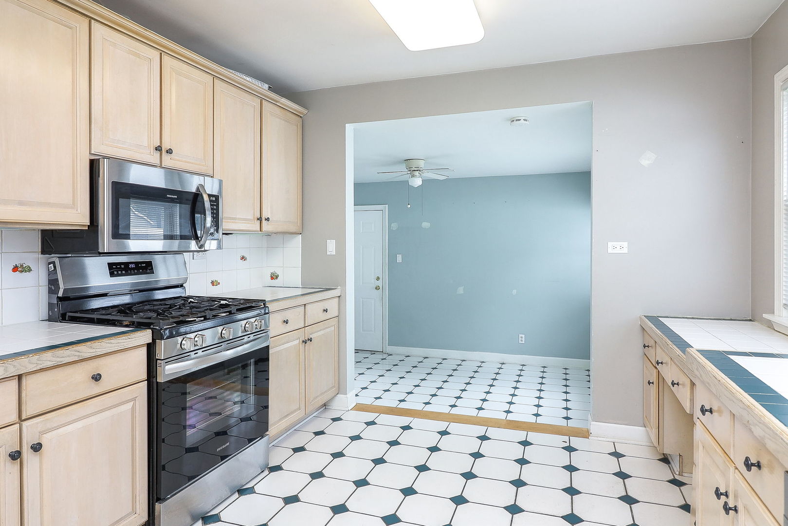 525 S Chase Street, Wheaton, IL 60187