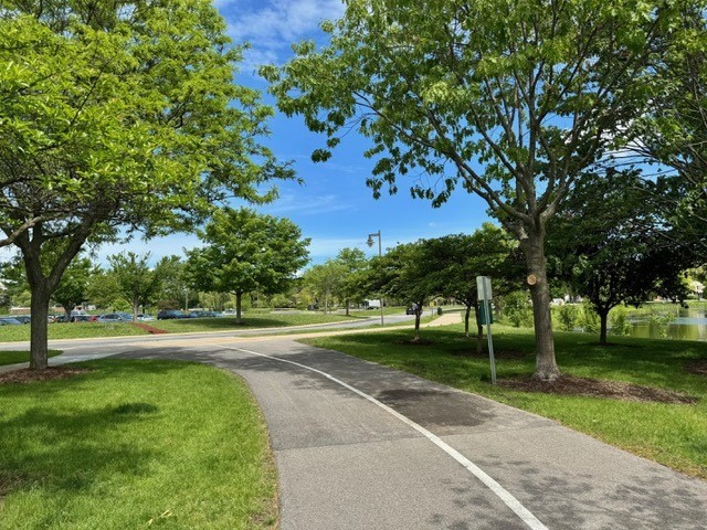 828 Graceland Avenue #404, Des Plaines, IL 60016