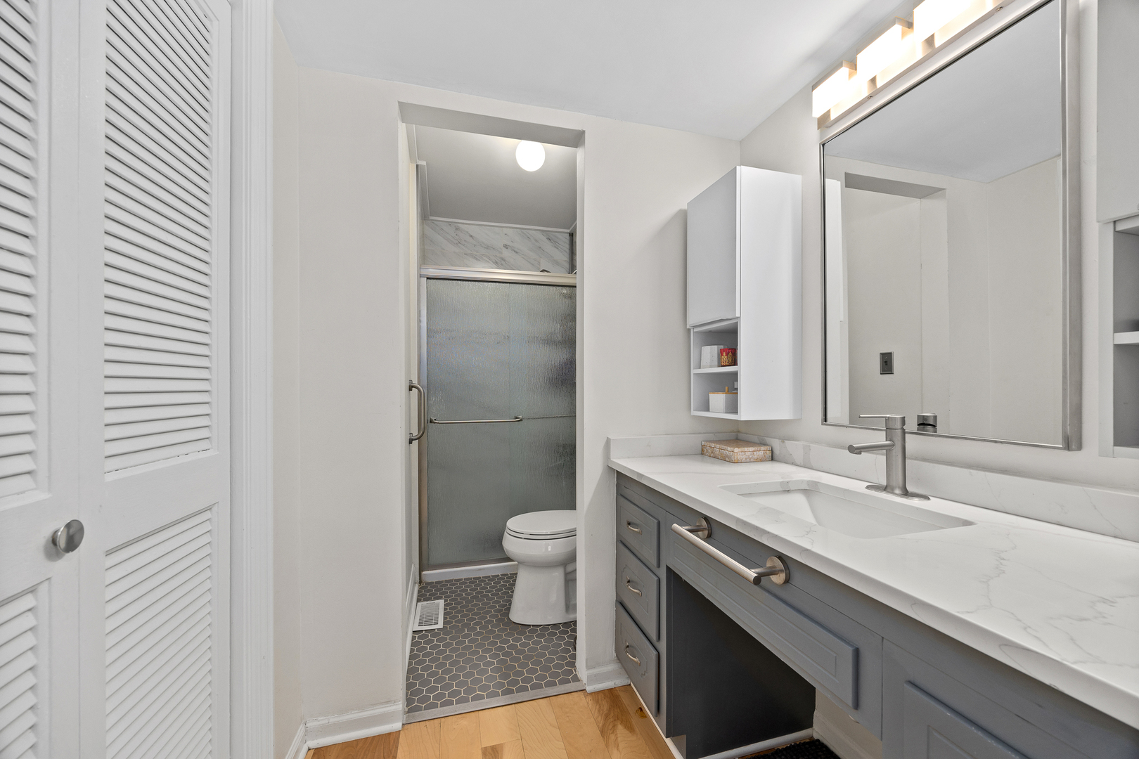 128 Carriage Way Drive #116B, Burr Ridge, IL 60527