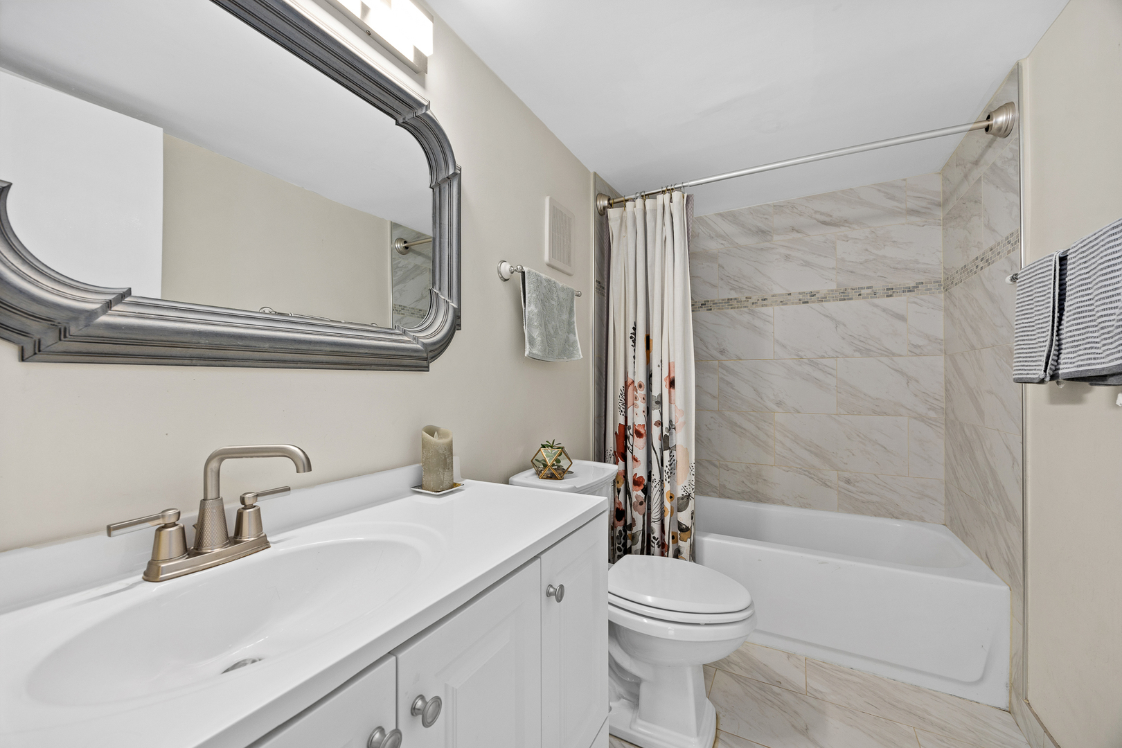 128 Carriage Way Drive #116B, Burr Ridge, IL 60527