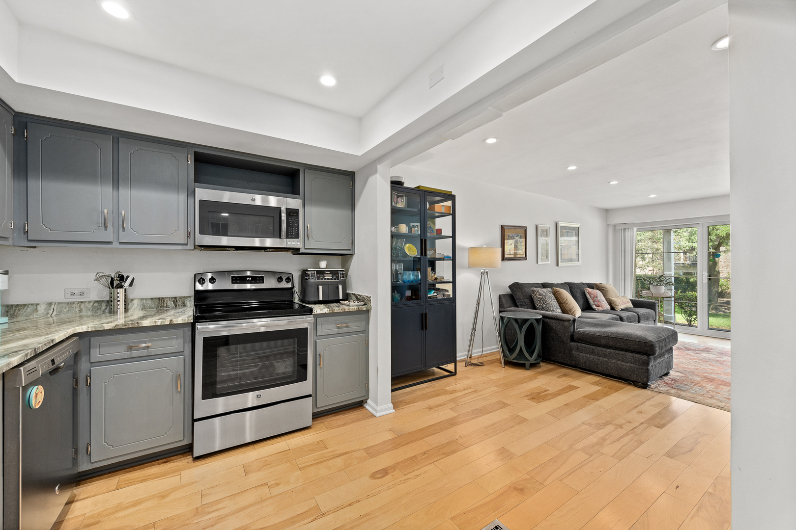 128 Carriage Way Drive #116B, Burr Ridge, IL 60527