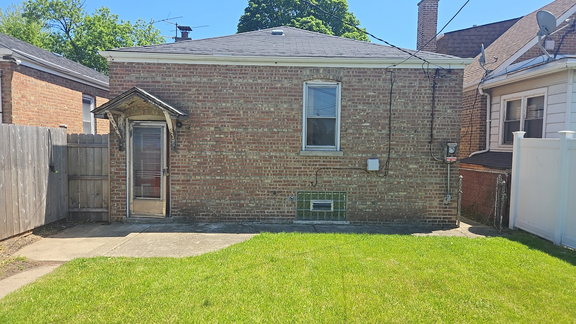9028 S Ridgeland Avenue, Chicago, IL 60617