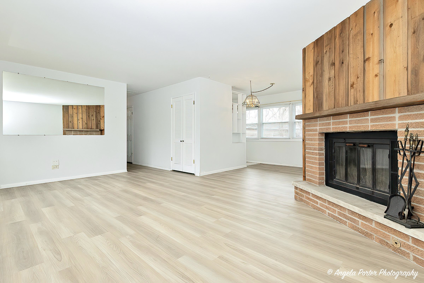 921 Stratford Lane, Mundelein, IL 60060