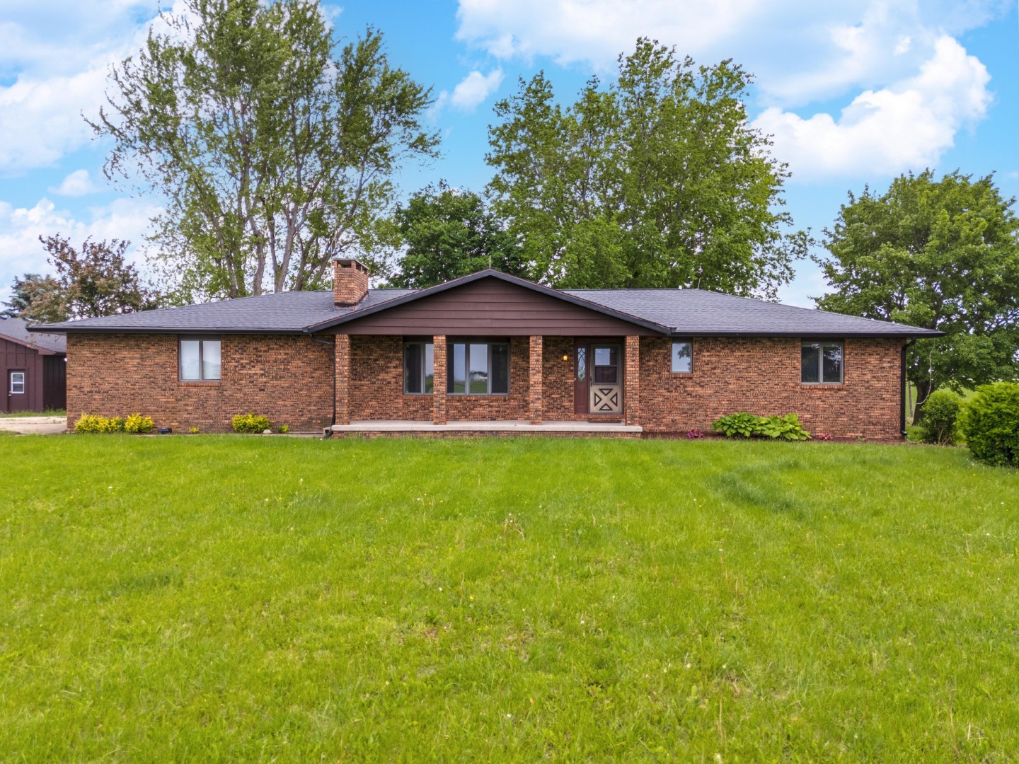 2623 County Road 600 N, El Paso, IL 61738