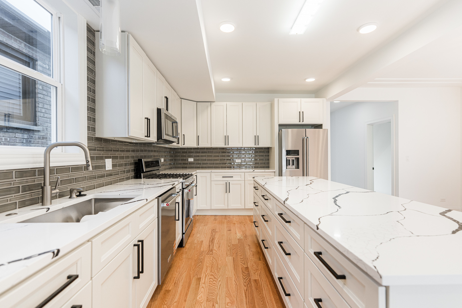 4134 W Roscoe Street, Chicago, IL 60641