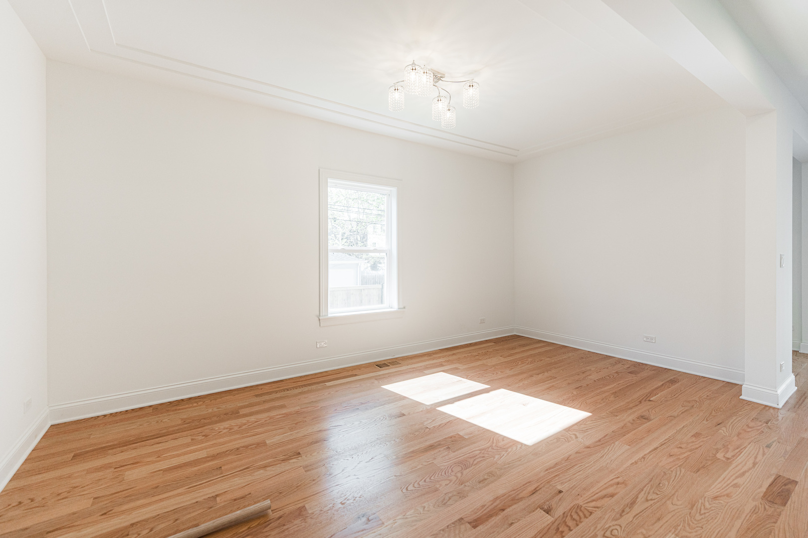 4134 W Roscoe Street, Chicago, IL 60641