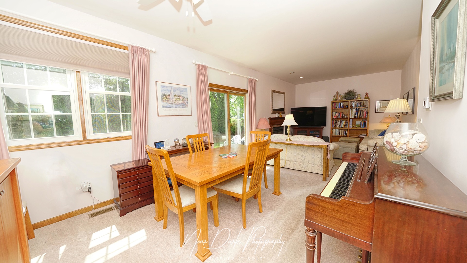 702 Derby Course, St. Charles, IL 60174