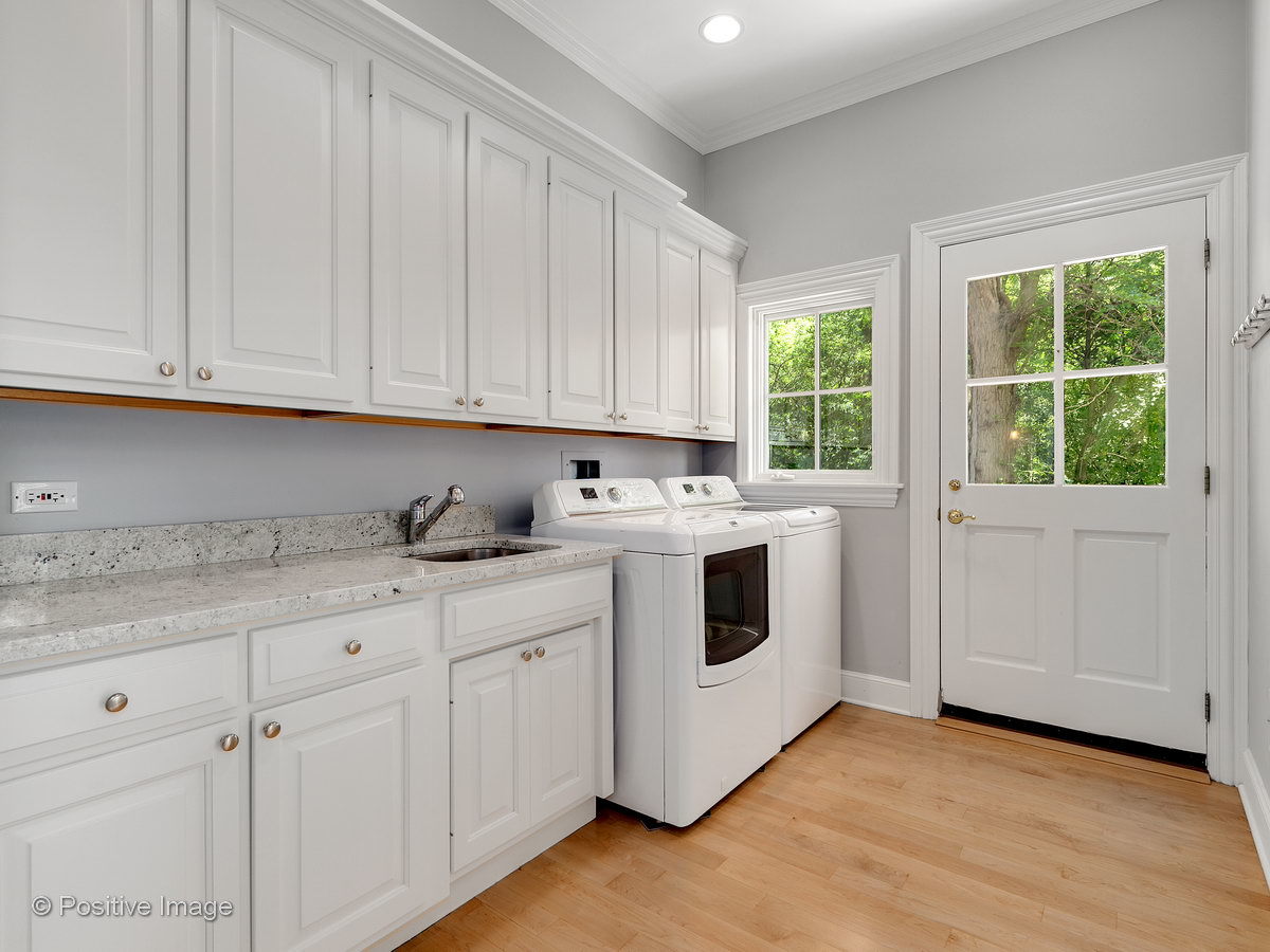 11361 W Plainfield Road, Indian Head Park, IL 60525