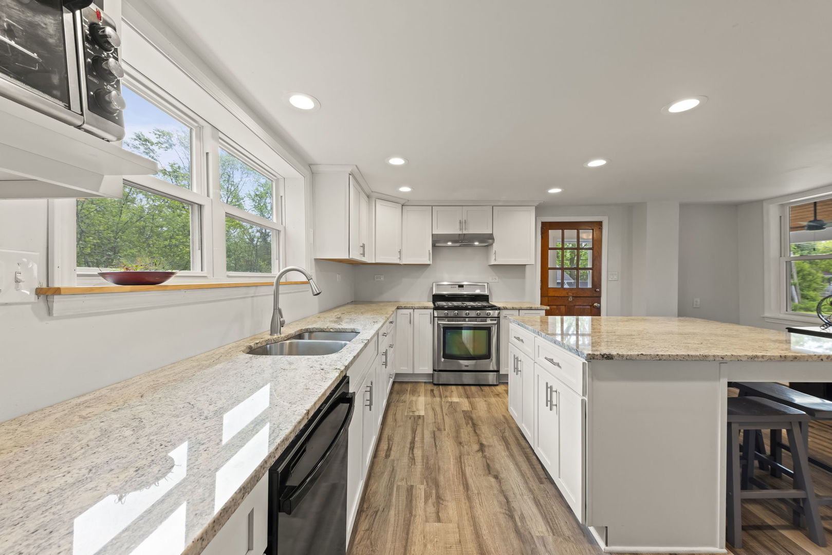 17811 Harwood Avenue, Homewood, IL 60430