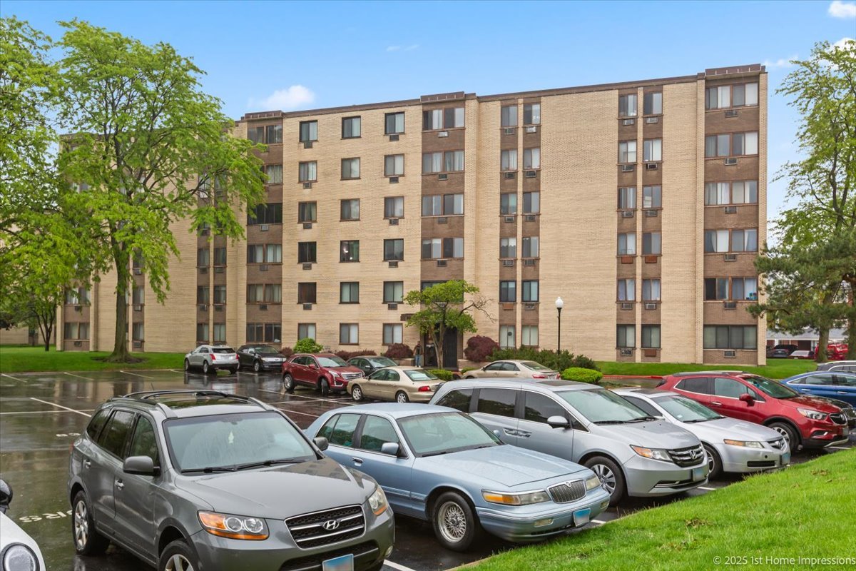 9745 S Karlov Avenue #608, Oak Lawn, IL 60453