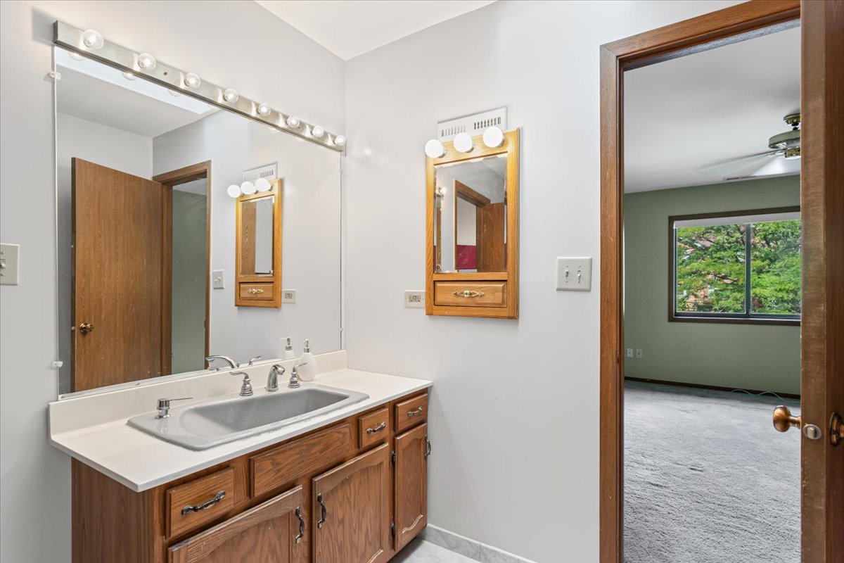 5355 Newport Drive #4-6C, Lisle, IL 60532