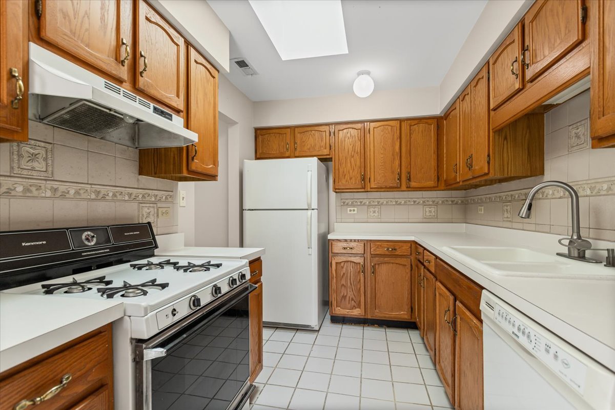 5355 Newport Drive #4-6C, Lisle, IL 60532