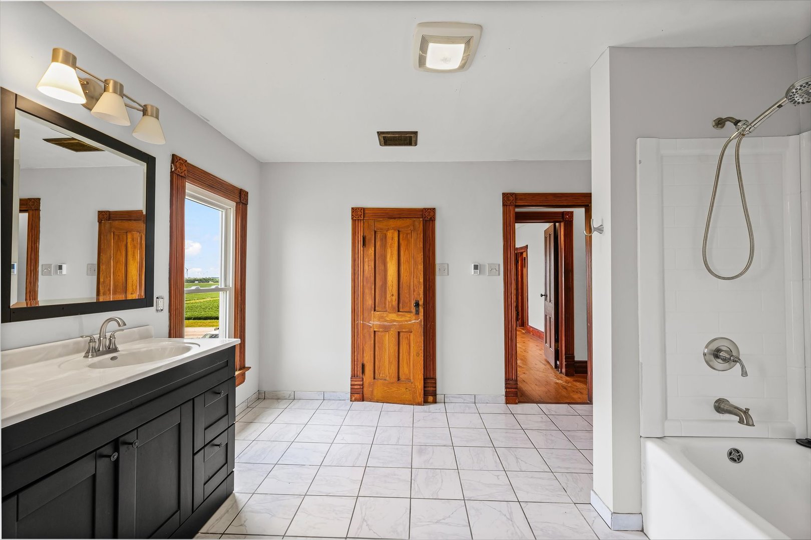 10714 N 3300 East Road, Arrowsmith, IL 61722