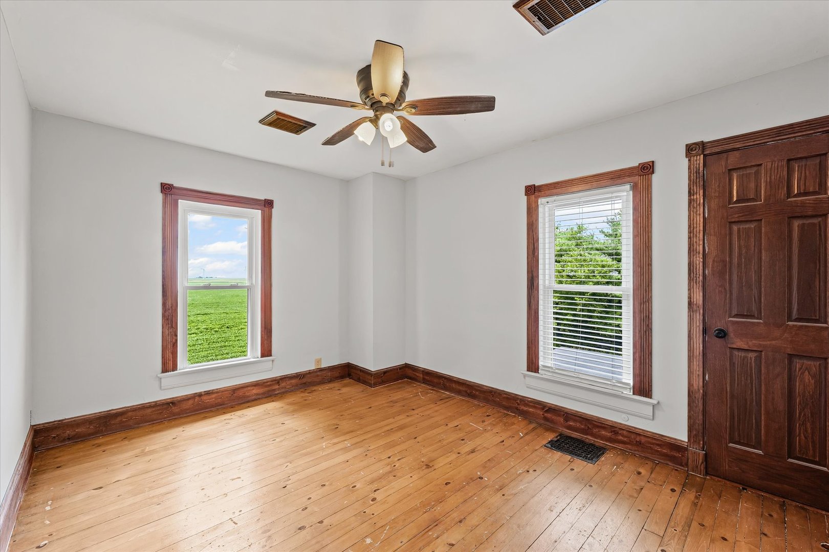 10714 N 3300 East Road, Arrowsmith, IL 61722