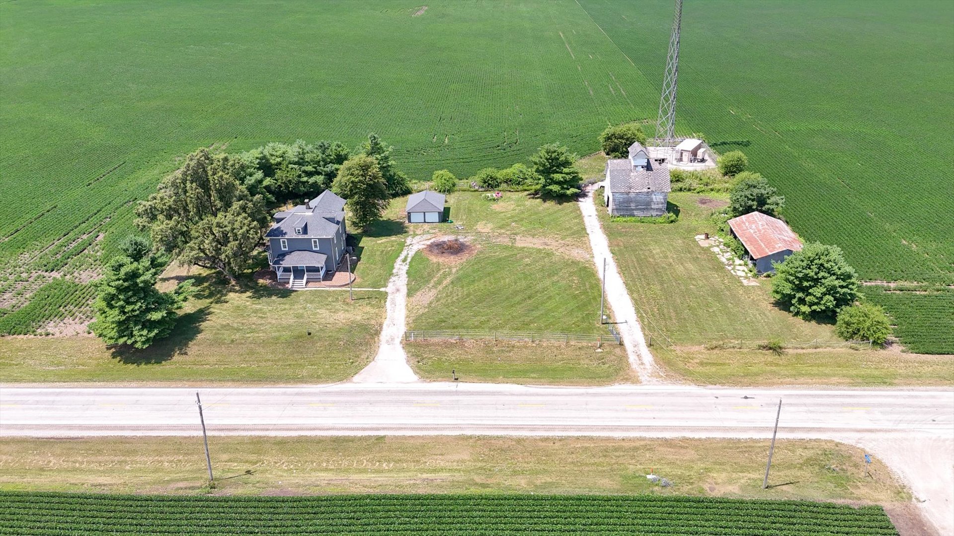 10714 N 3300 East Road, Arrowsmith, IL 61722
