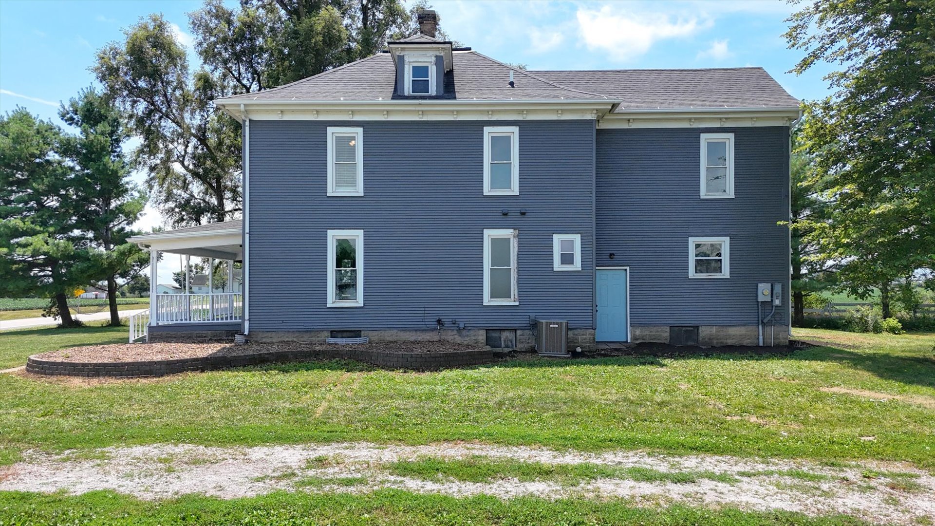 10714 N 3300 East Road, Arrowsmith, IL 61722