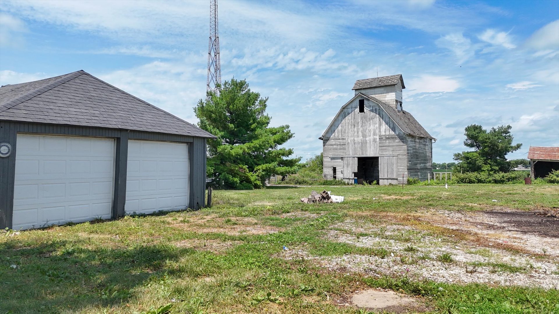 10714 N 3300 East Road, Arrowsmith, IL 61722