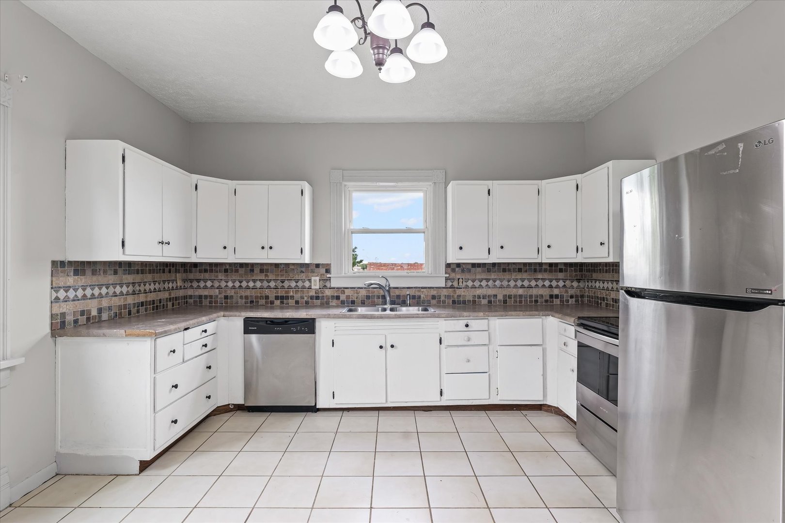 10714 N 3300 East Road, Arrowsmith, IL 61722