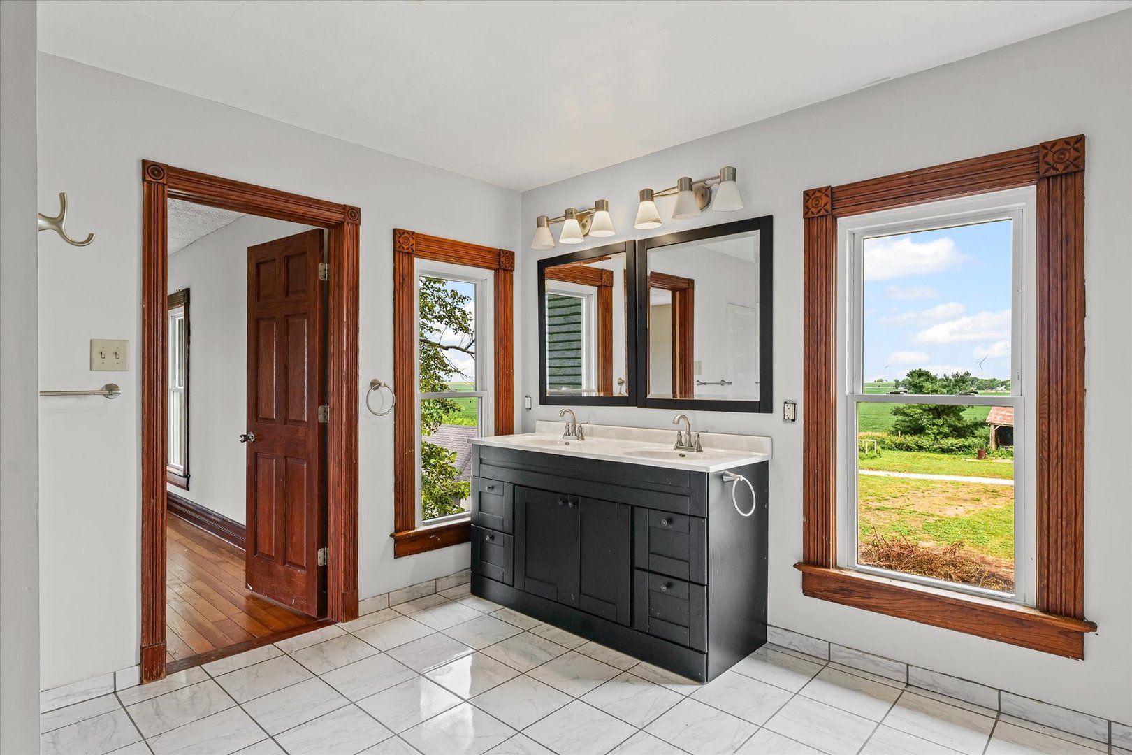 10714 N 3300 East Road, Arrowsmith, IL 61722