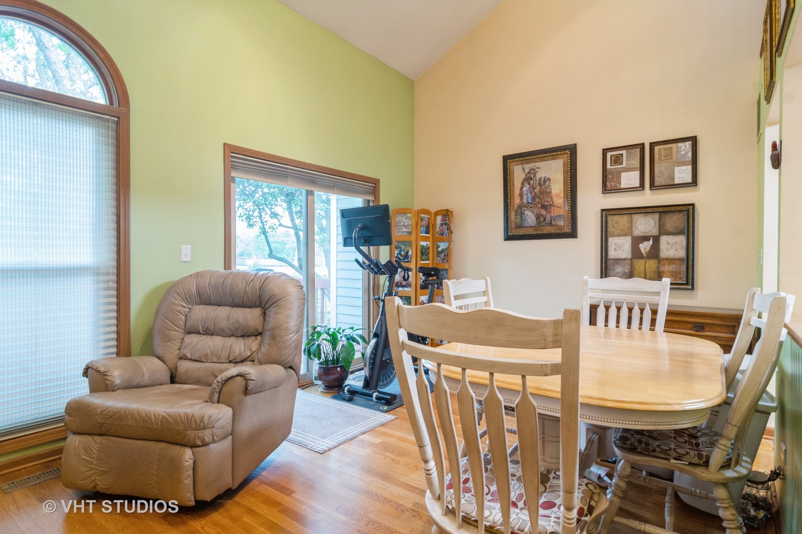 2133 Coldspring Road, Arlington Heights, IL 60004
