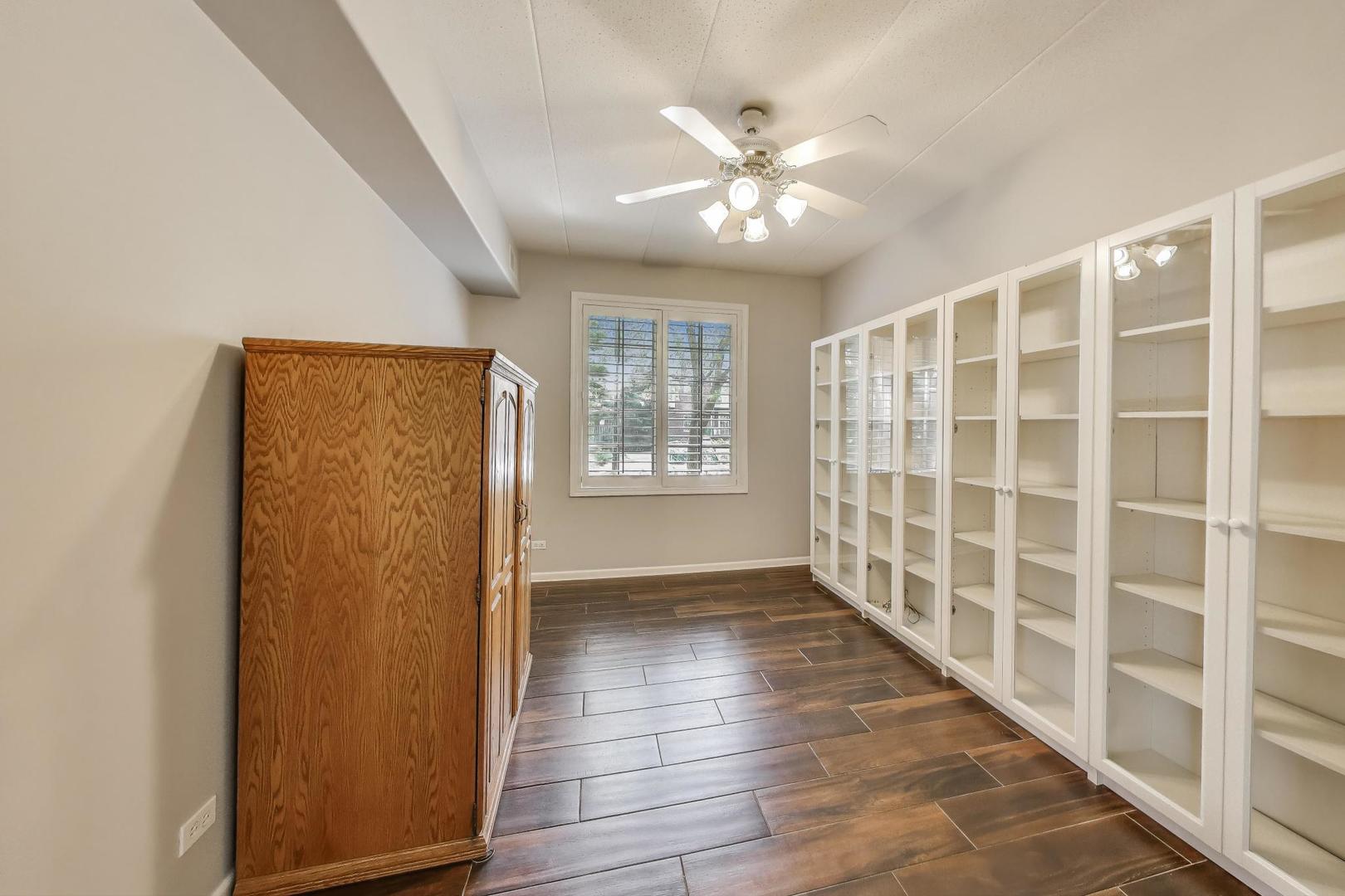 541 N Hough Street #106, Barrington, IL 60010