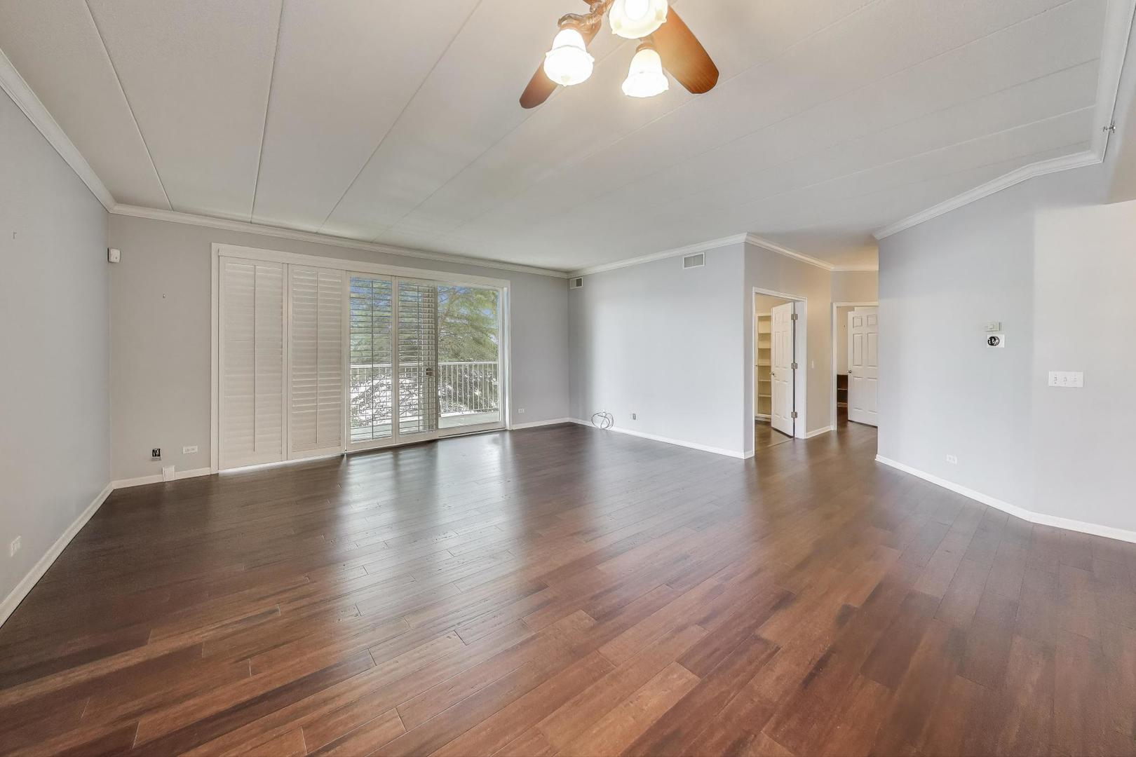 541 N Hough Street #106, Barrington, IL 60010