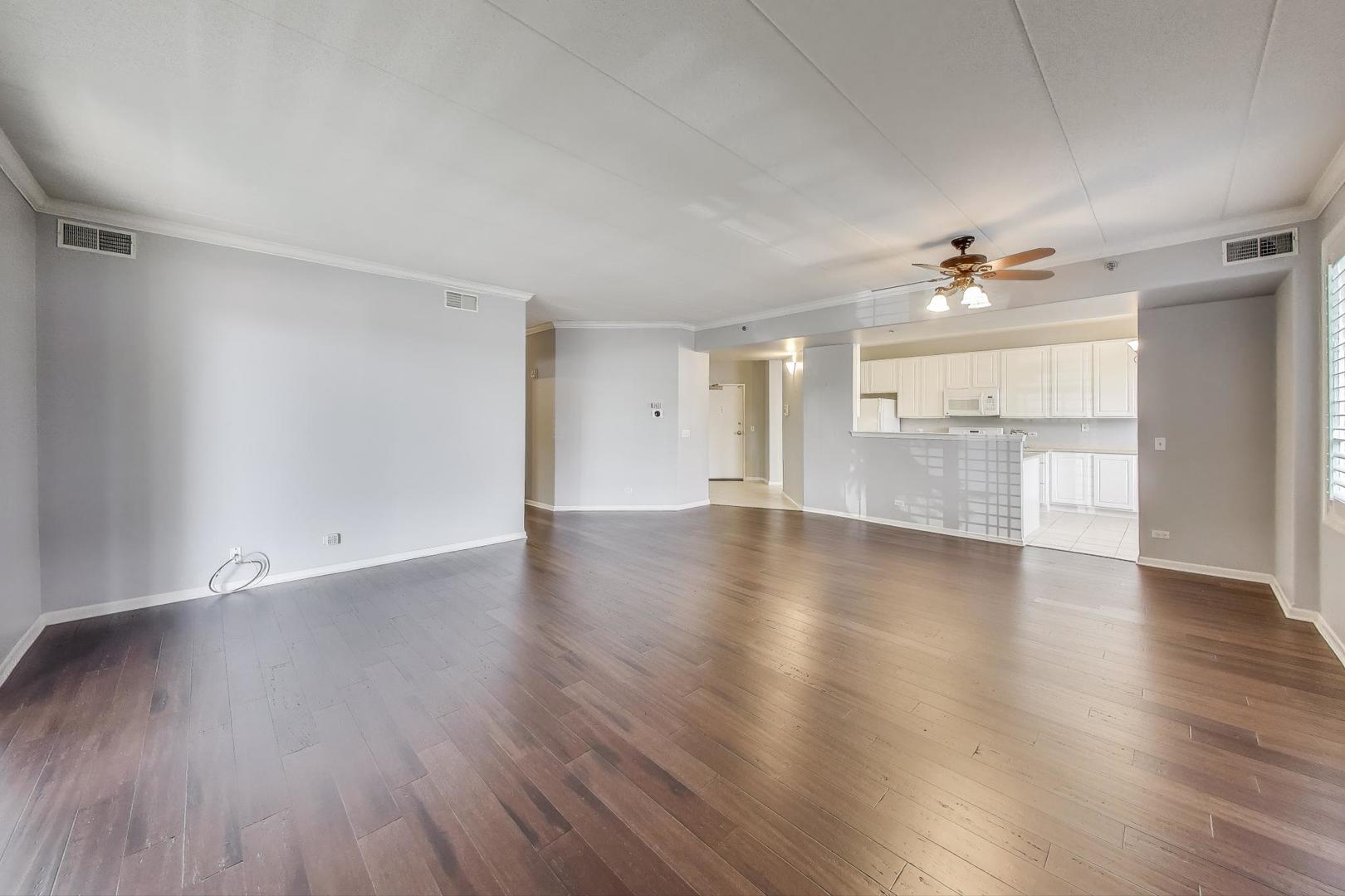 541 N Hough Street #106, Barrington, IL 60010