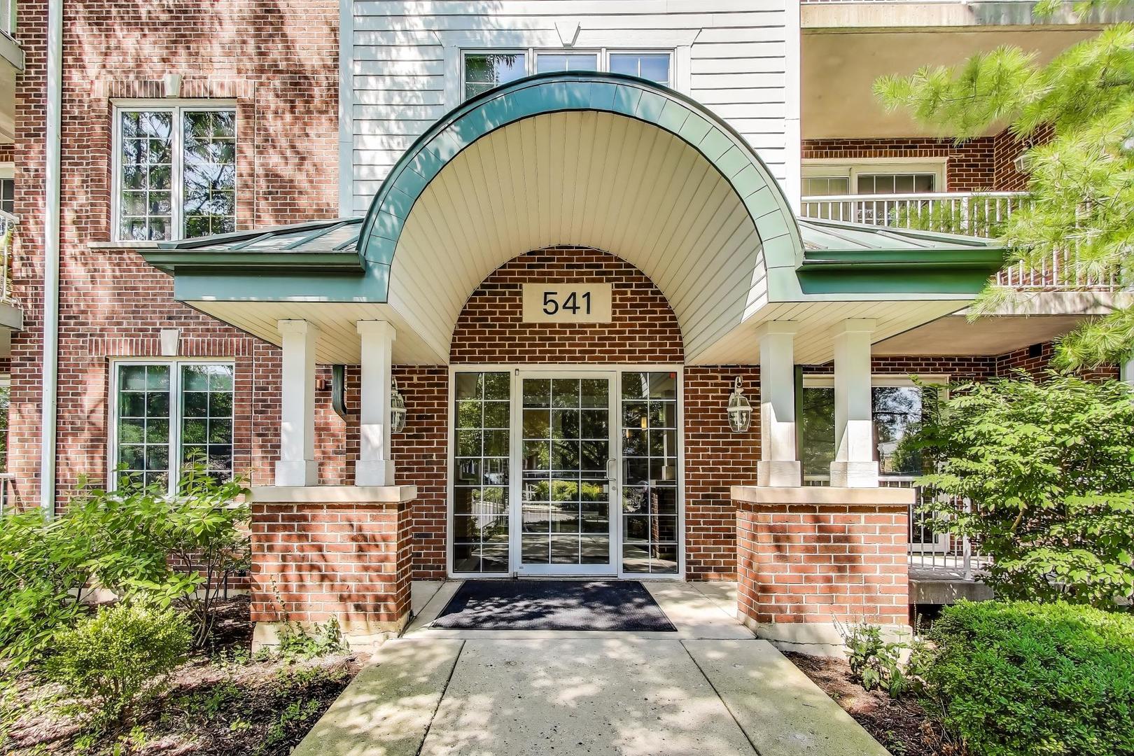 541 N Hough Street #106, Barrington, IL 60010