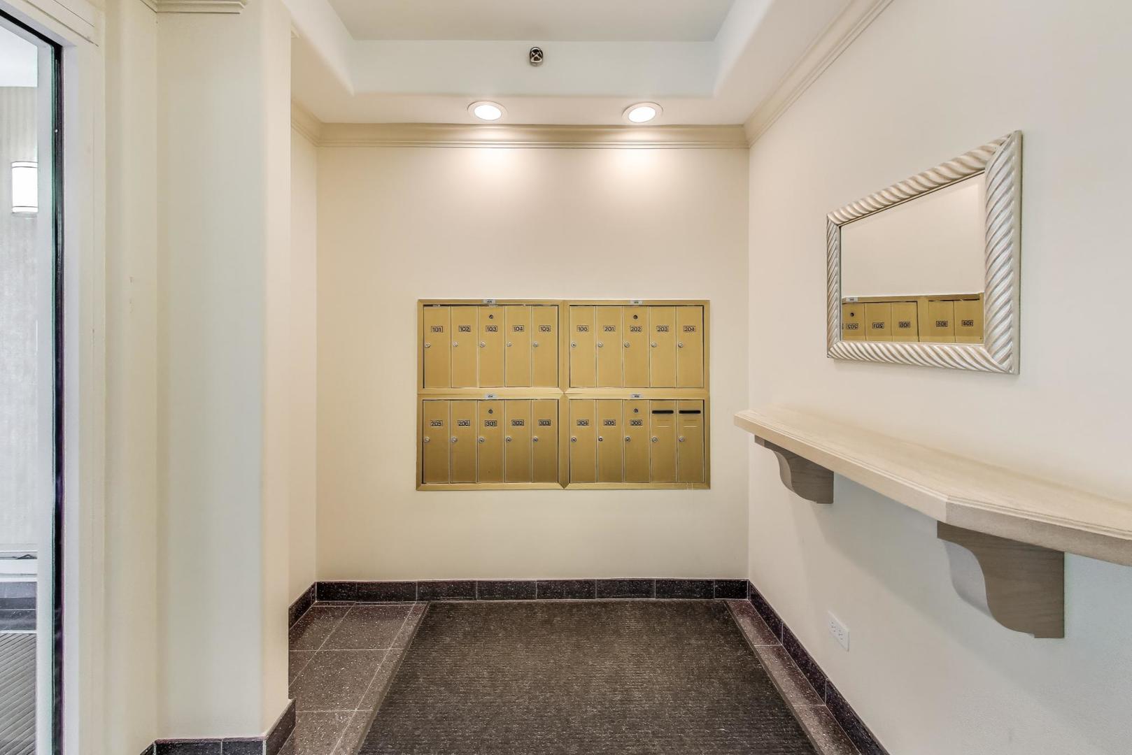 541 N Hough Street #106, Barrington, IL 60010