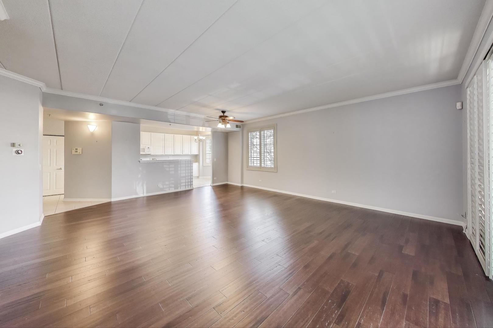 541 N Hough Street #106, Barrington, IL 60010