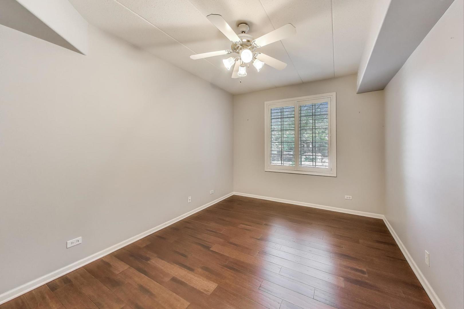 541 N Hough Street #106, Barrington, IL 60010