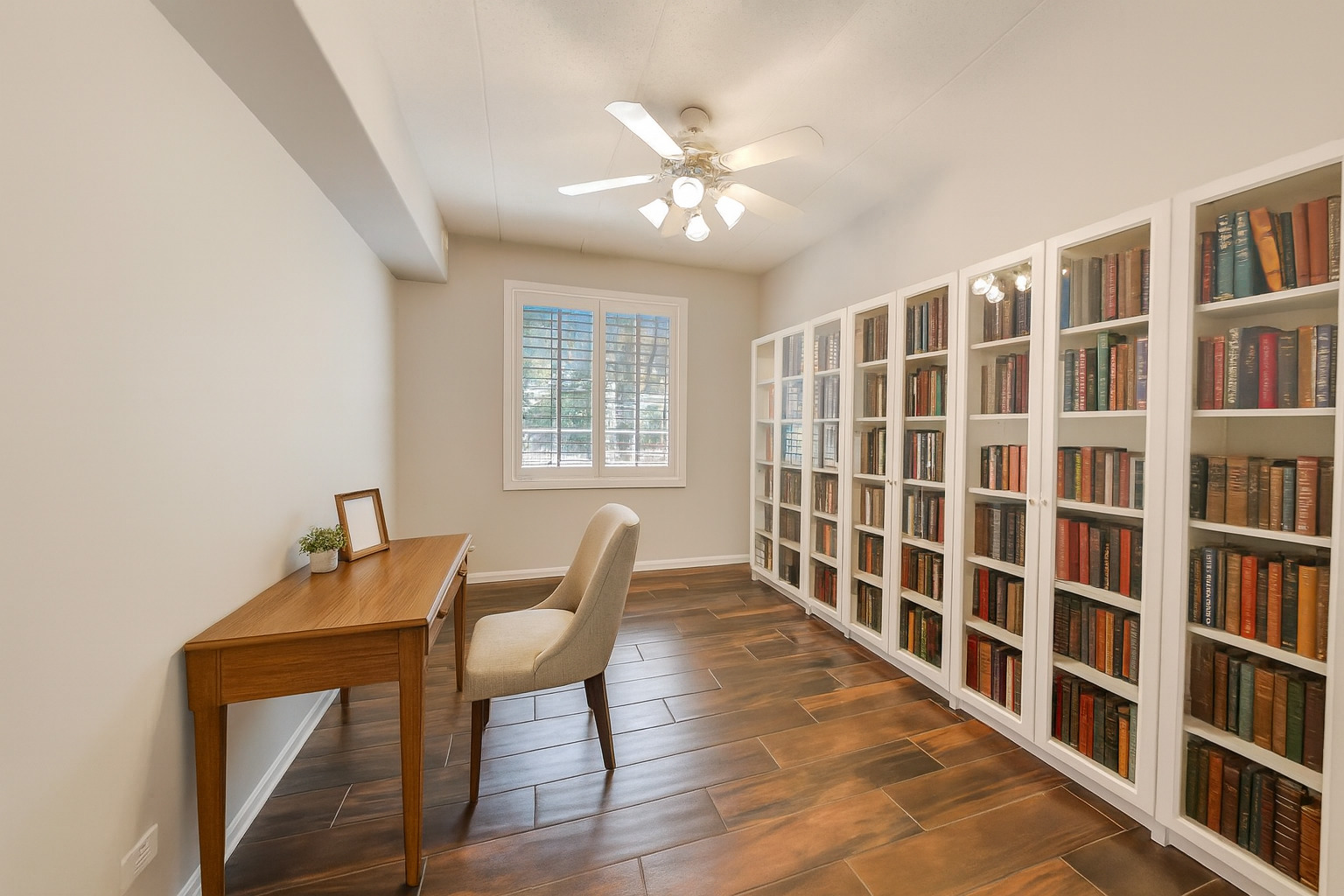 541 N Hough Street #106, Barrington, IL 60010