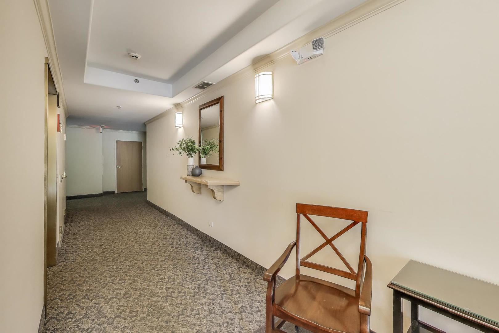 541 N Hough Street #106, Barrington, IL 60010