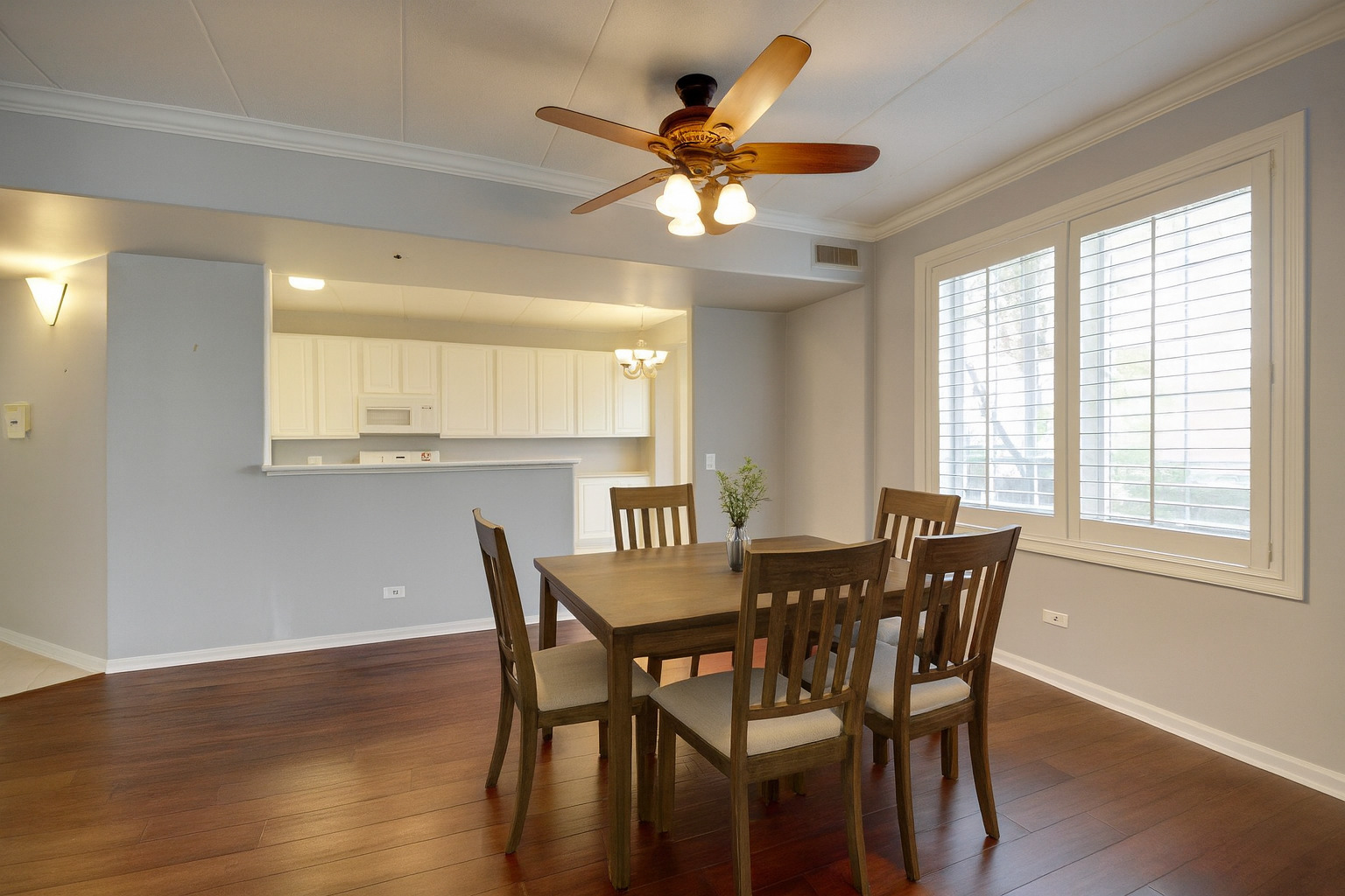 541 N Hough Street #106, Barrington, IL 60010