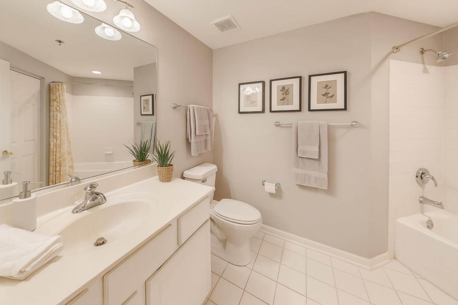 541 N Hough Street #106, Barrington, IL 60010
