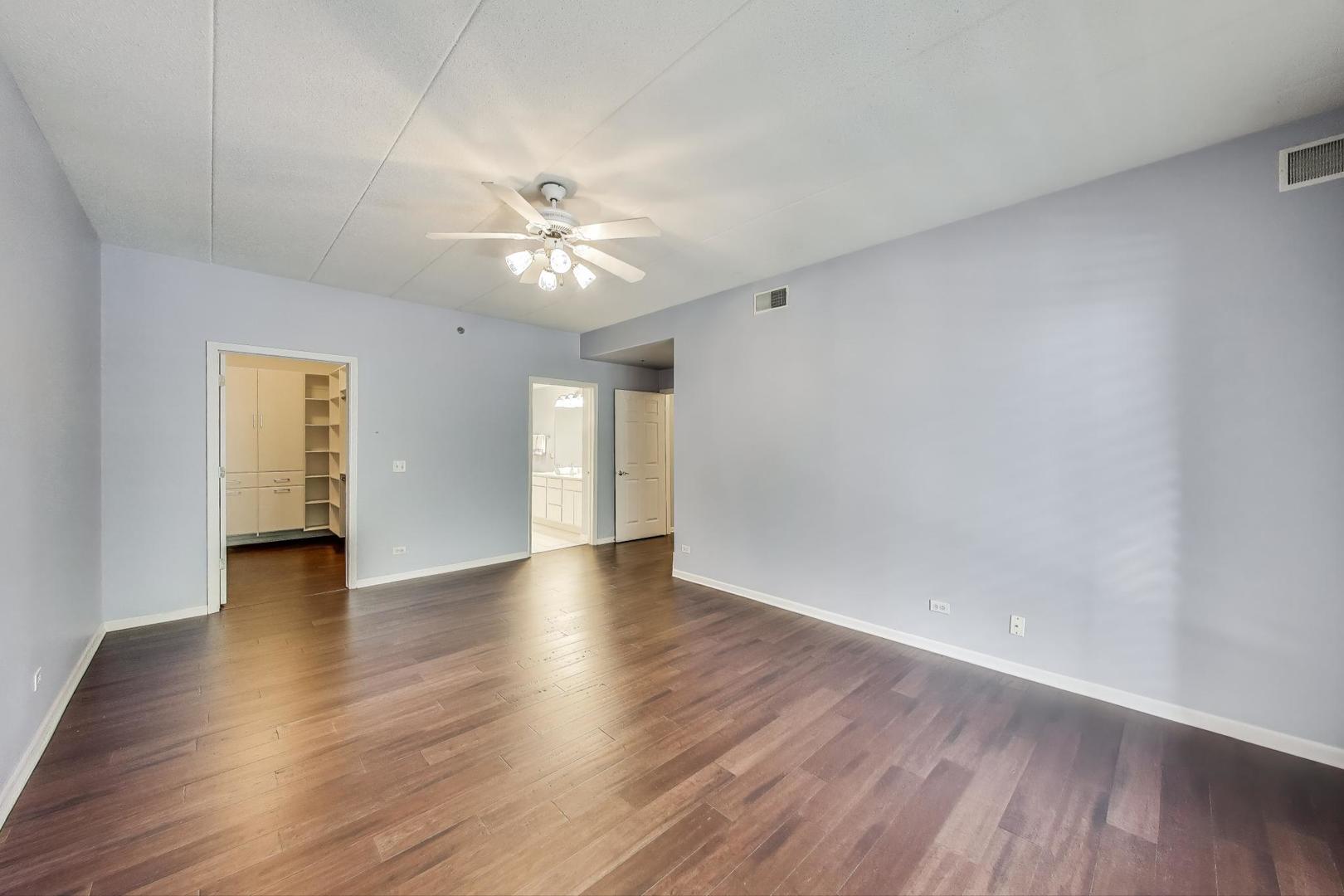 541 N Hough Street #106, Barrington, IL 60010