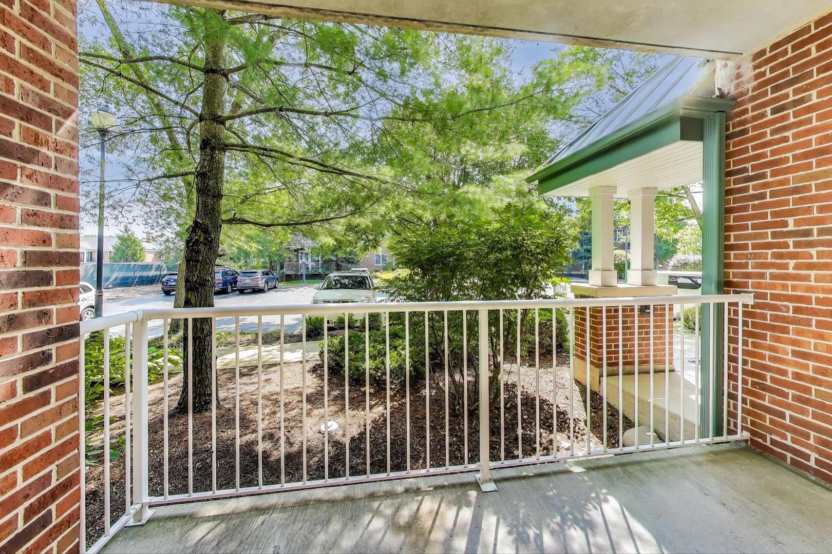 541 N Hough Street #106, Barrington, IL 60010