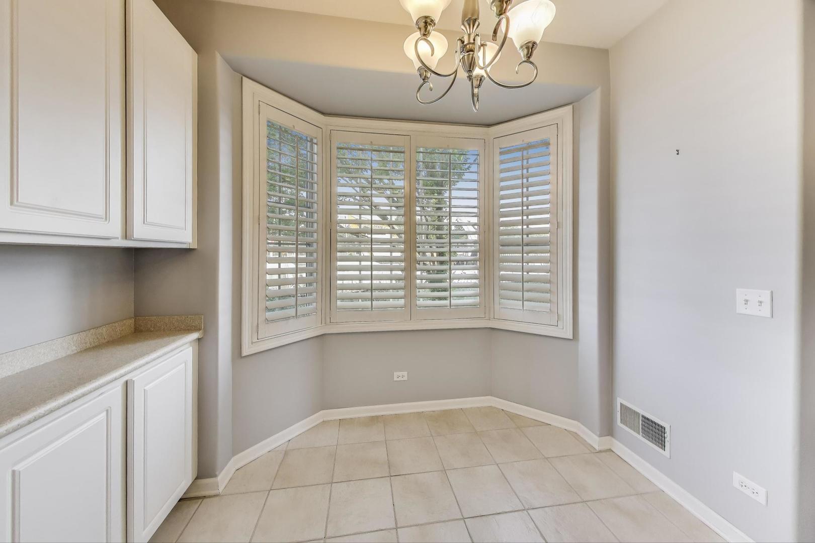 541 N Hough Street #106, Barrington, IL 60010