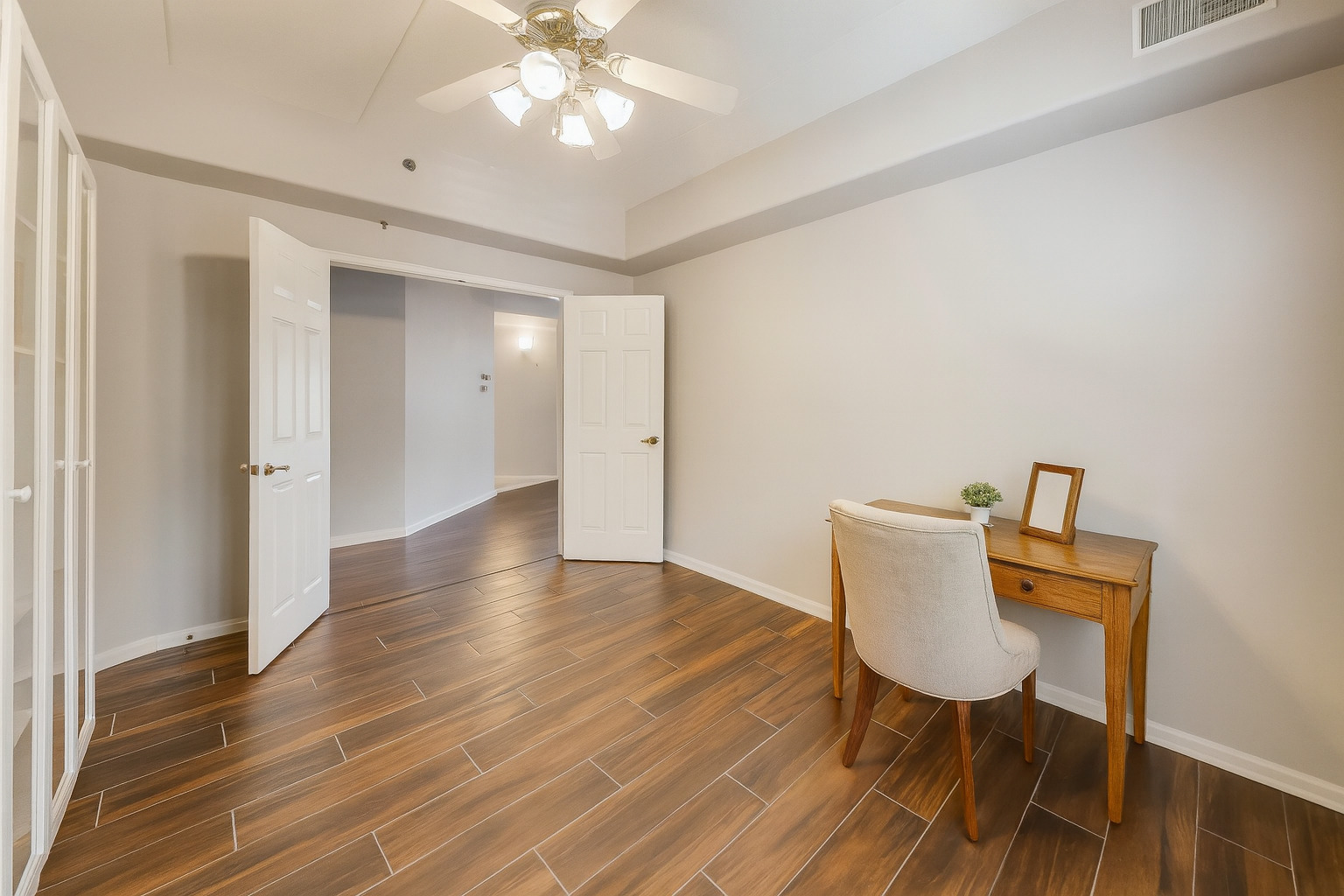 541 N Hough Street #106, Barrington, IL 60010